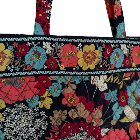 Vera Bradley East West Tote Happy Snails large Size 17 X 11 Great every Day Tote - Picture 3 of 9